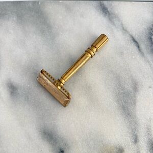 Vintage | Brass Gold GEM Micromatic Open Comb Single Edge Safety Razor Twist End
